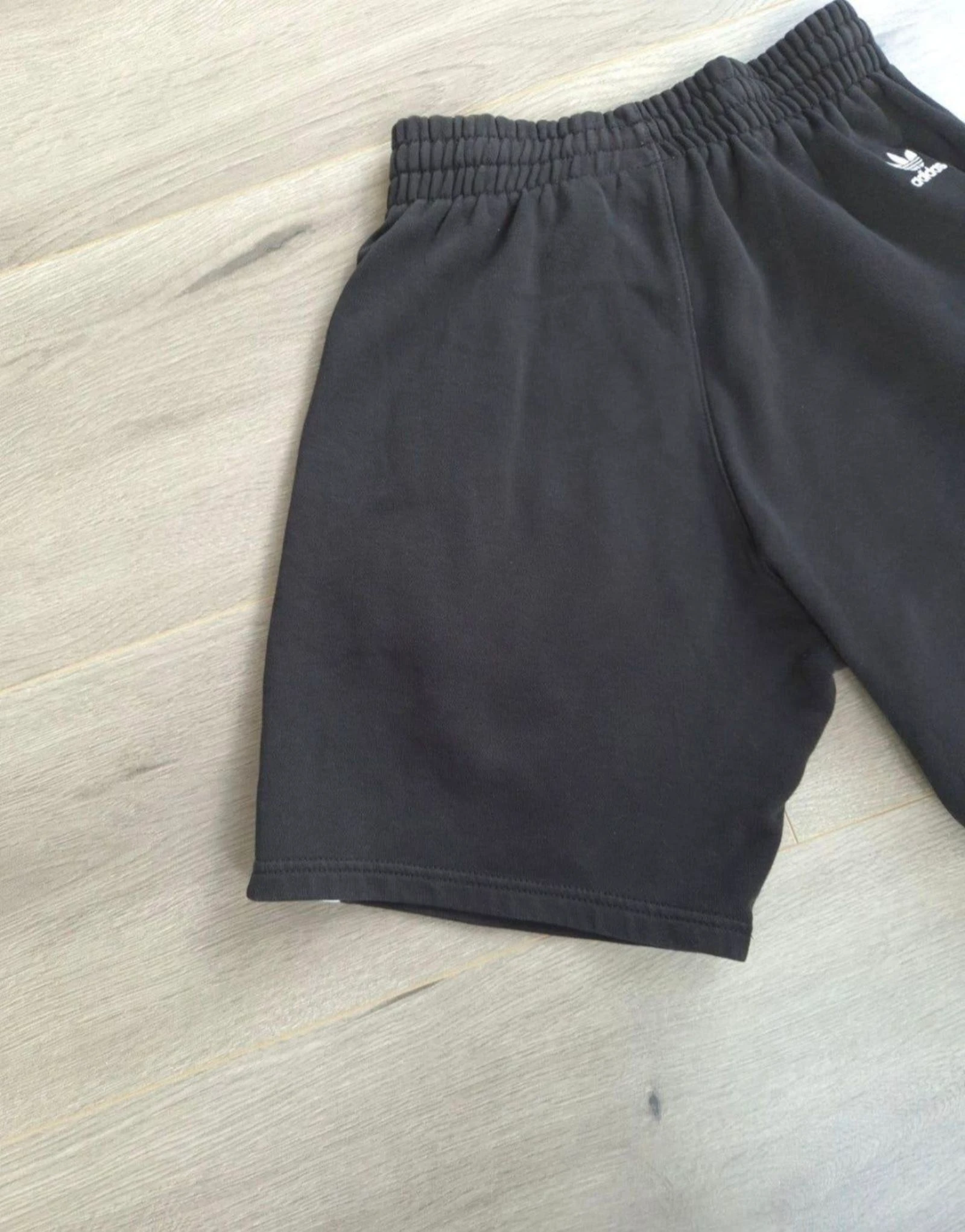 Adidas Originals Short de survêtement noir avec trois bandes et logo Trefoil - Taille S – photo 7